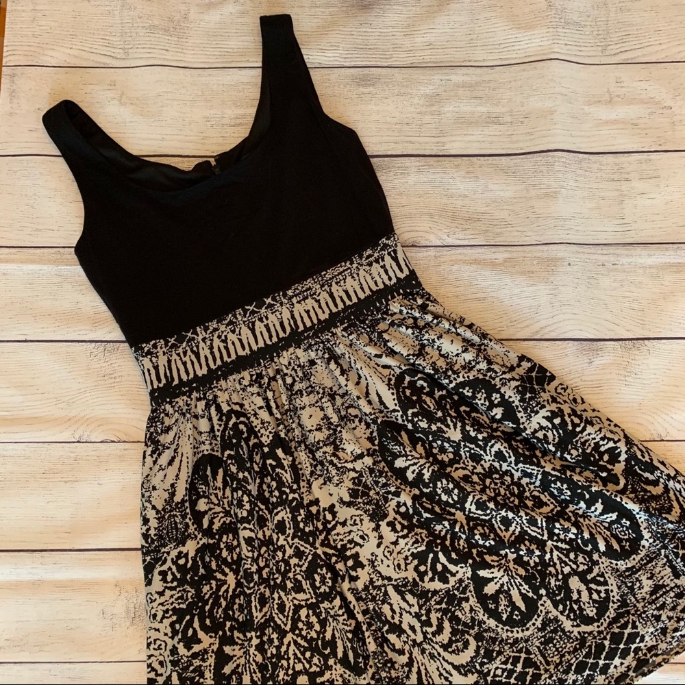 Adrianna Papell Sleeveless Black & Ivory Dress Sz